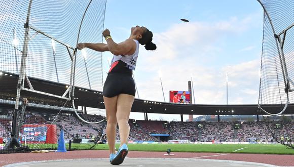 Yaime Pérez de Cuba compite en el evento de lanzamiento de disco femenino de la reunión de atletismo de la Liga Diamante de la IAAF "Weltklasse" en Zúrich el 9 de septiembre de 2021. (Foto de Fabrice COFFRINI / AFP)