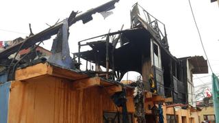 Incendio en Barrios Altos: fuego dejó en escombros viviendas precarias