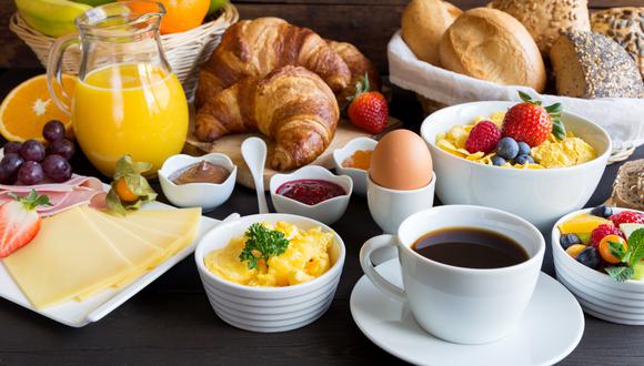 Desayunos en hoteles son variados, pueden incluir frutas, verduras hasta alimentos ricos en grasas saturadas, colesterol y azúcar.