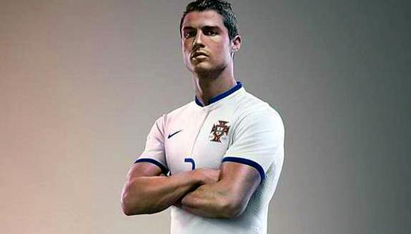 Cristiano luce nueva camiseta de Portugal para Brasil 2014
