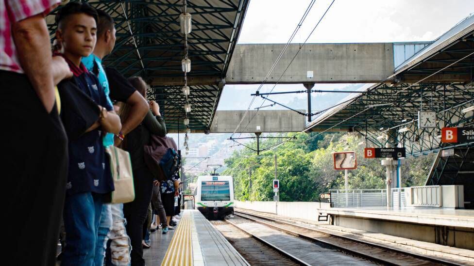 Medellín boasts of being the only city in Colombia with a metro.  But many forget that its construction was a mess.  (GETTY IMAGES).