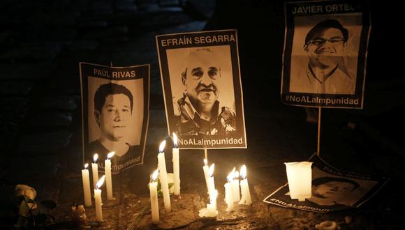 Familias de equipo de prensa asesinado en Ecuador exigen detalles de la negociación. (AFP / Cristina Vega Rhor)