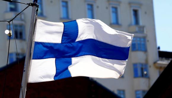 La bandera de Finlandia en Helsinki. (Foto: Reuters/Ints Kalnins)