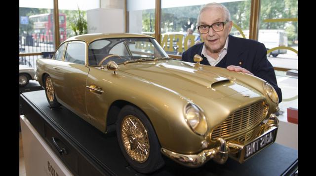 FOTOS: Pagan 90 mil dólares por Aston Martin DB5 a escala - 1