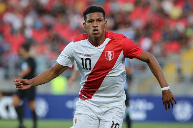 Fernando Pacheco ingresó y le cambió la cara a la selección peruana ante Uruguay. (Foto: AFP)