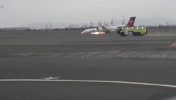 El avión estuvo dando vueltas en el espacio aéreo por varios minutos antes de aterrizar.