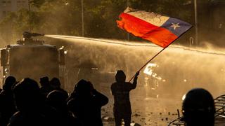 Marchas contra Piñera y violentos desmanes dejan 74 detenidos en Chile | FOTOS