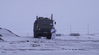 “Protegemos nuestras fronteras, no amenazamos”: La BBC visita las imponentes instalaciones militares de Rusia en el Ártico