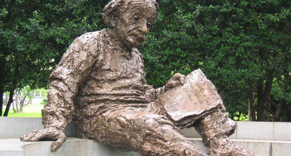 Estatua en honor a Einstein en Washington D. C. (Foto: afagen/Flickr)