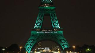 Así lució la Torre Eiffel en honor al Acuerdo de París