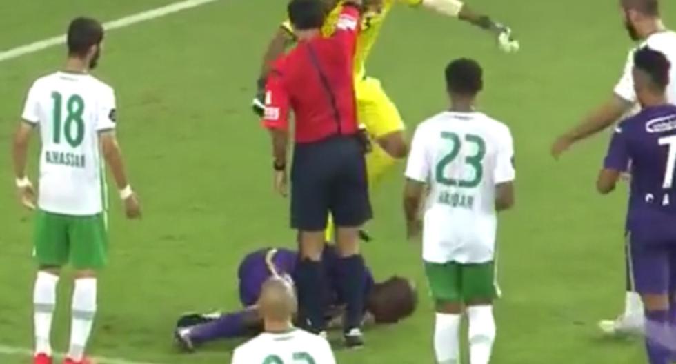 Este reprobable hecho sucedió en la Liga del Golfo, donde juega el peruano Jefferson Farfán. Ali Saeed Saqr se sintió burlado y agredió a su rival de forma cobarde. (Foto: Captura - YouTube)