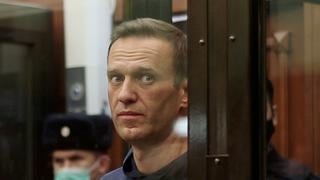 En huelga de hambre, con fiebre y tos: la salud de Navalny preocupa a sus seguidores en Rusia