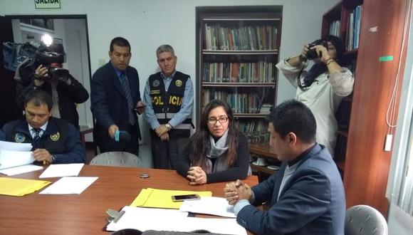 Personal del Ministerio Público y la PNP en la redacción de IDL-Reporteros. (Foto: Giovanna Castañeda / El Comercio / Video: Canal N)