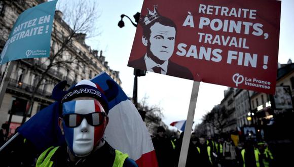 Este sábado desfilaron 149,000 personas en toda Francia en contra de la reforma de pensiones, según el ministerio del Interior, medio millón según la CGT, el principal sindicato opositor. (Foto: AFP)