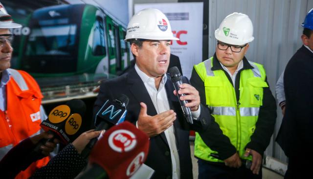 El ministro de transportes y Comunicaciones, Bruno Giuffra,   inspeccionó las obras de ampliación en la estación La Cultura, en San Borja. (MTC)