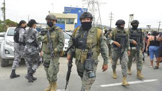 Gobierno ecuatoriano dice que cárceles ya están “bajo control” de militares y policías