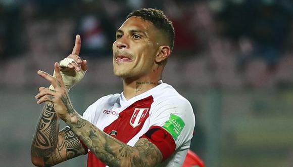 Paolo Guerrero jugó el 8 de octubre del 2021 su último partido oficial: fue en el Perú vs. Chile en Lima. (Foto: AFP)