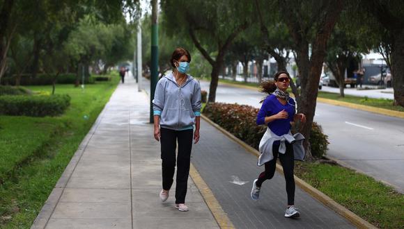 Las mascarillas volverán a ser obligatorias en espacios abiertos. (Foto: Hugo Curotto/ GEC)