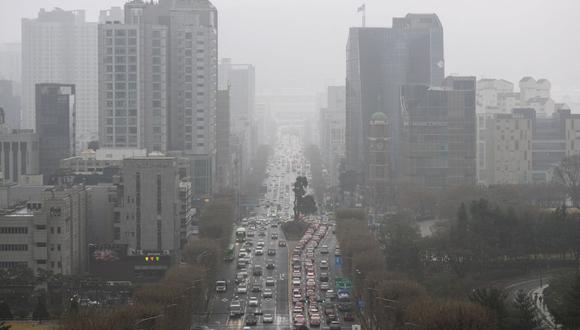 Esmog en la ciudad de Seúl, Corea del Sur. Un reciente estudio de la Universidad de Harvard determinó que el aire que respiramos afecta nuestro bienestar mental y, en consecuencia, nuestra salud cardíaca.