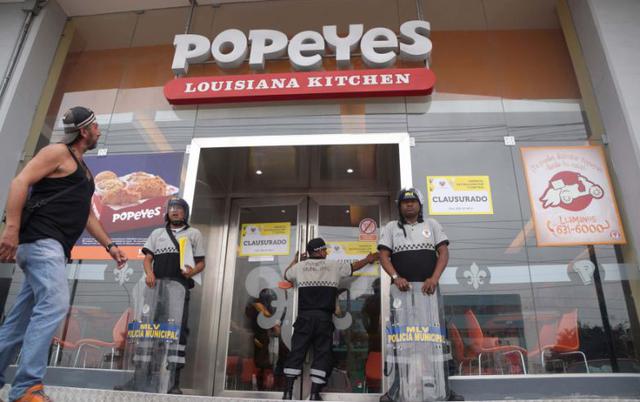 La Victoria clausuró locales de Bembos y Popeyes en Av. Canadá - 4
