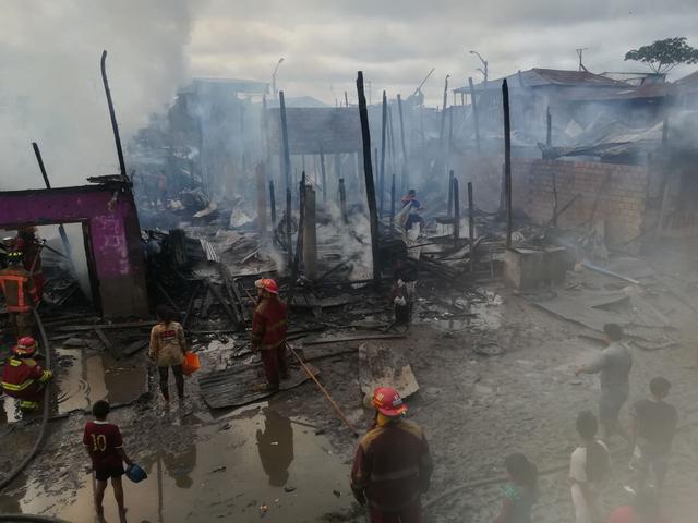 Iquitos: incendio en Belén deja más de 10 viviendas afectadas