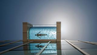 ¿Te bañarías en esta tenebrosa piscina de Dubai?