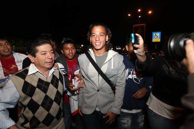 Cristian Benavente ha tenido el apoyo de la hinchada peruana desde un inicio | Foto: GEC