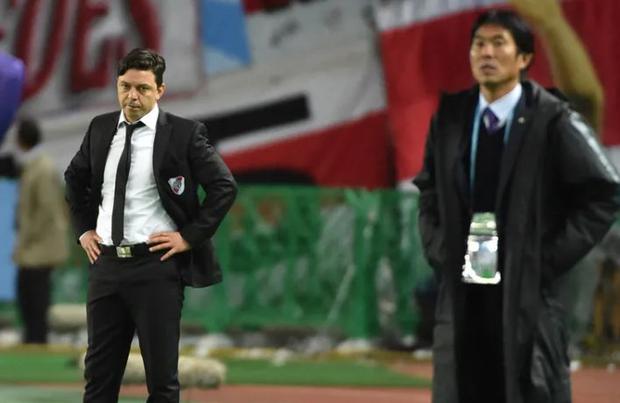 Moriyasu and Marcelo Gallardo, on December 16, 2015, in the semifinals of the Club World Cup;  the Japanese directed Sanfrecce Hiroshima.  (Photo: AFP)