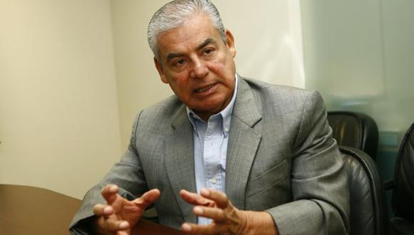 Oposición pide interpelar a Villanueva por aumento a ministros