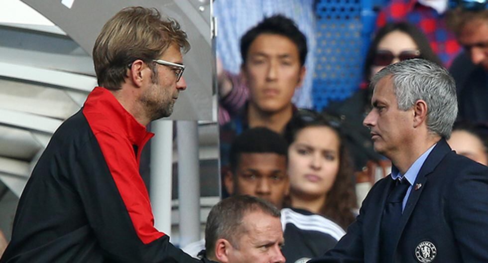José Mourinho y Jürgen Klopp tienen una buena relación, pero chocaron por Pogba. (Foto: AFP)