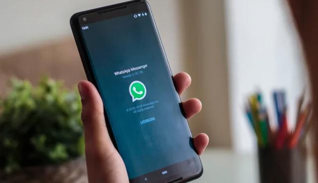 ¿Estás de acuerdo que WhatsApp empiece a mostrar publicidad'? Así serán los anuncios que llegarán pronto a la app. (Foto: WhatsApp)