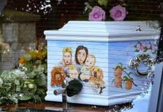 Celebridades organizan su propio funeral en reality