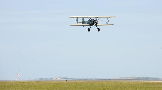 Piloto voló del Reino Unido a Australia en un biplano de 1942 - 2