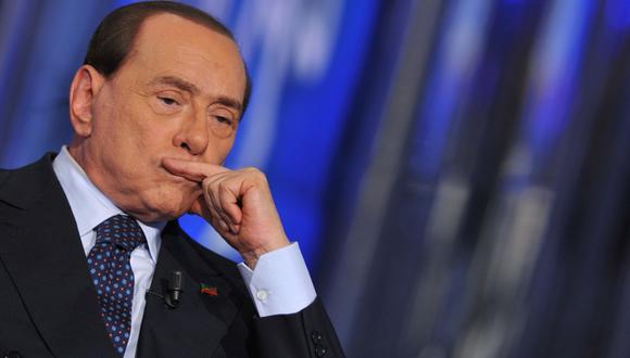 Esta foto de archivo tomada el 24 de abril de 2014 muestra al ex primer ministro italiano Silvio Berlusconi asistiendo al programa de televisión "Porta a Porta" en la sede de Rai 1. (AFP / TIZIANA FABI).