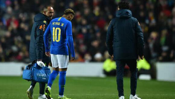 A través de sus redes sociales, Neymar tranquilizó a todos aquellos que se preocuparon por su lesión en el Brasil vs. Camerún. (Foto: AP)