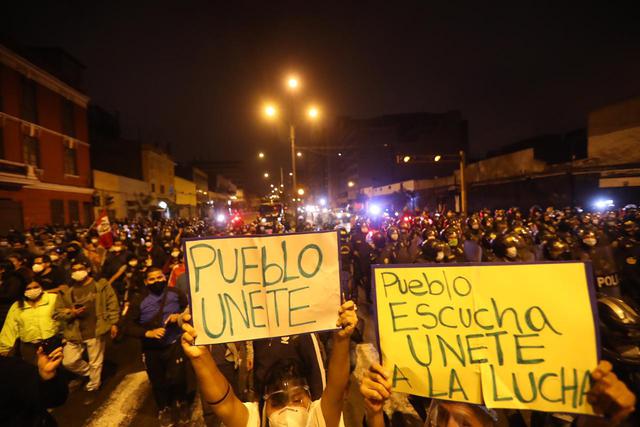 Manifestantes durante su recorrido hacia la Plaza San Martín. (Foto: Hugo Curotto / @photo.gec)