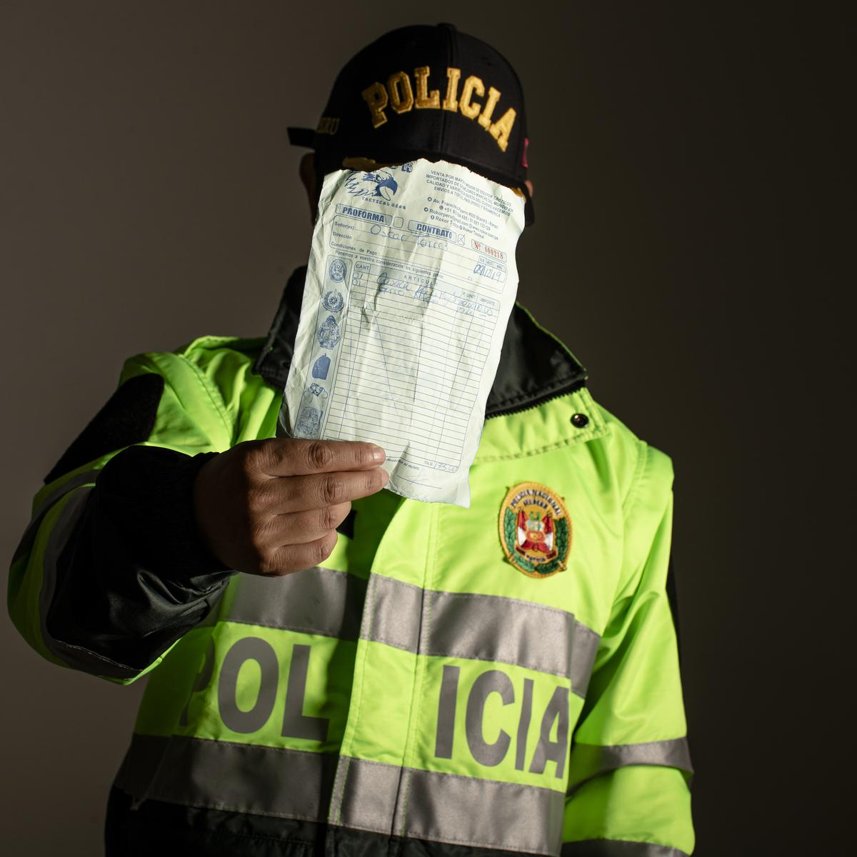 Uniformes para el crimen: se pueden comprar prendas de la policía sin ser  un agente | #EstoyAlerta | Inseguridad | Policía Nacional del Perú | Policía  | PNP | Mininter | Ministerio del Interior | LIMA | EL COMERCIO PERÚ