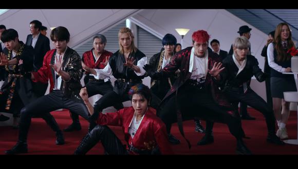 Stray Kids. En su nuevo videoclip, la boyband coreana realiza coreografías en un ambiente escolar. Foto: JYP Entertainment/ YouTube.
