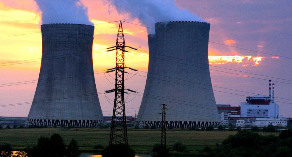 Foto tomada el 3 de octubre de 2003 de la central nuclear de Temelin en la República Checa, a 60 kilómetros de la frontera checa con Austria y Alemania. (AFP PHOTO-MAFA / JAVOMIR KUBES).