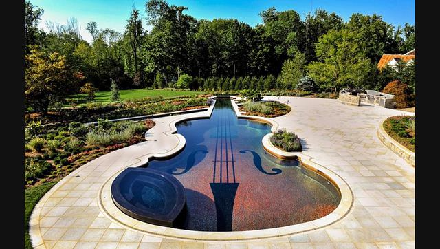 ¿Nadarías en un violín? Descubre esta espectacular piscina - 1