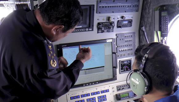 Detectan posible puerta del desaparecido avión de Malasia