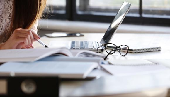 La experta considera que el desafío principal de los estudiantes que trabajan son la posibilidad de ganar conocimiento en su carrera profesional y de obtener una mejor situación económica en el futuro. (Foto: Difusión)