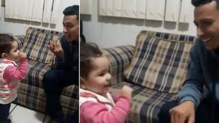 La niña que ha conmovido a internet al querer comunicarse con su padre en lenguaje de señas