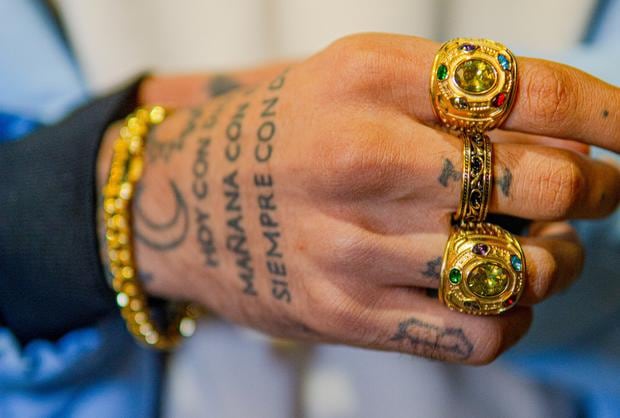 Una tendencia que no desaparecerá: anillos y brazaletes para hombre.