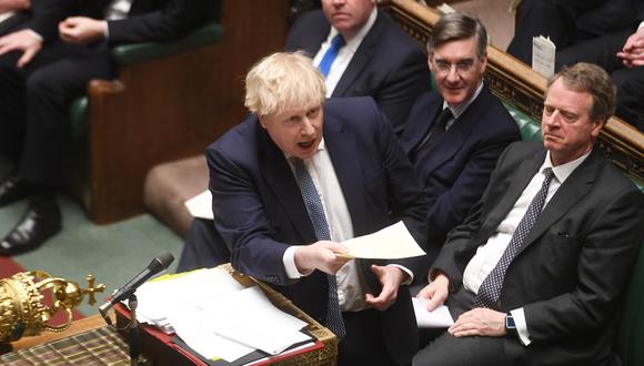 Boris Johnson, primer ministro británico, le habla al Parlamento británico. EFE