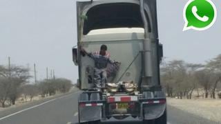 Vía WhatsApp: hombre viaja aferrado al chasís de un camión