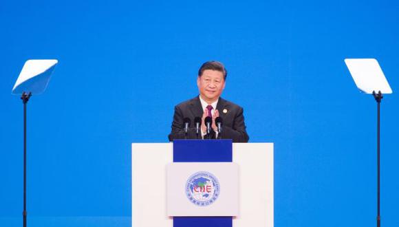 El presidente chino, Xi Jinping, ofrece un discurso durante la ceremonia de inauguración de la feria global de importación "China International Import Expo" que se celebra en Shanghái. (Foto: EFE)
