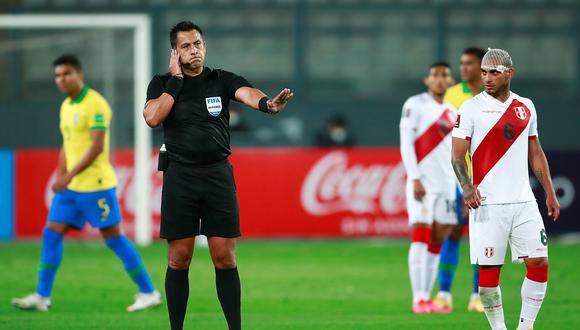 Reunieron 225 mil firmas para retirarle licencia al árbitro chileno Bascuñán tras el Perú vs. Brasil