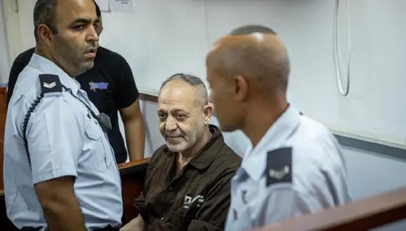 Bassam al Sadi, líder del movimiento Yihad Islámica en Cisjordania, comparece ante un tribunal en la prisión militar de Ofer, en las afueras de Jerusalén, el 25 de agosto de 2022. (Foto de YONATAN SINDEL / FLASH90)
