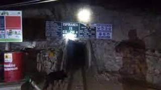 Tragedia en Arequipa: Policía Nacional trabaja en recuperación de mineros fallecidos
